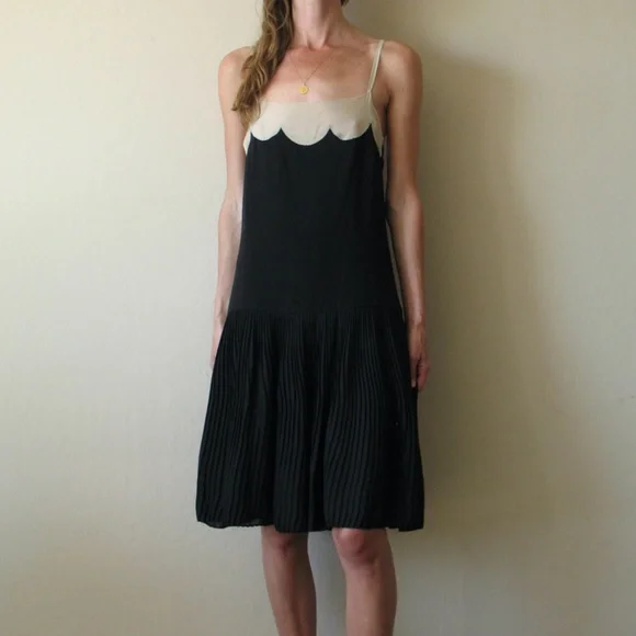 Lyell NYC scalloped silk pleated dress - Picture 3 of 7